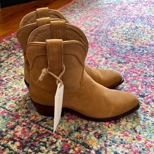 Brand new Tecovas size 8B women’s waterproof suede leather THE DAFFNEY boots